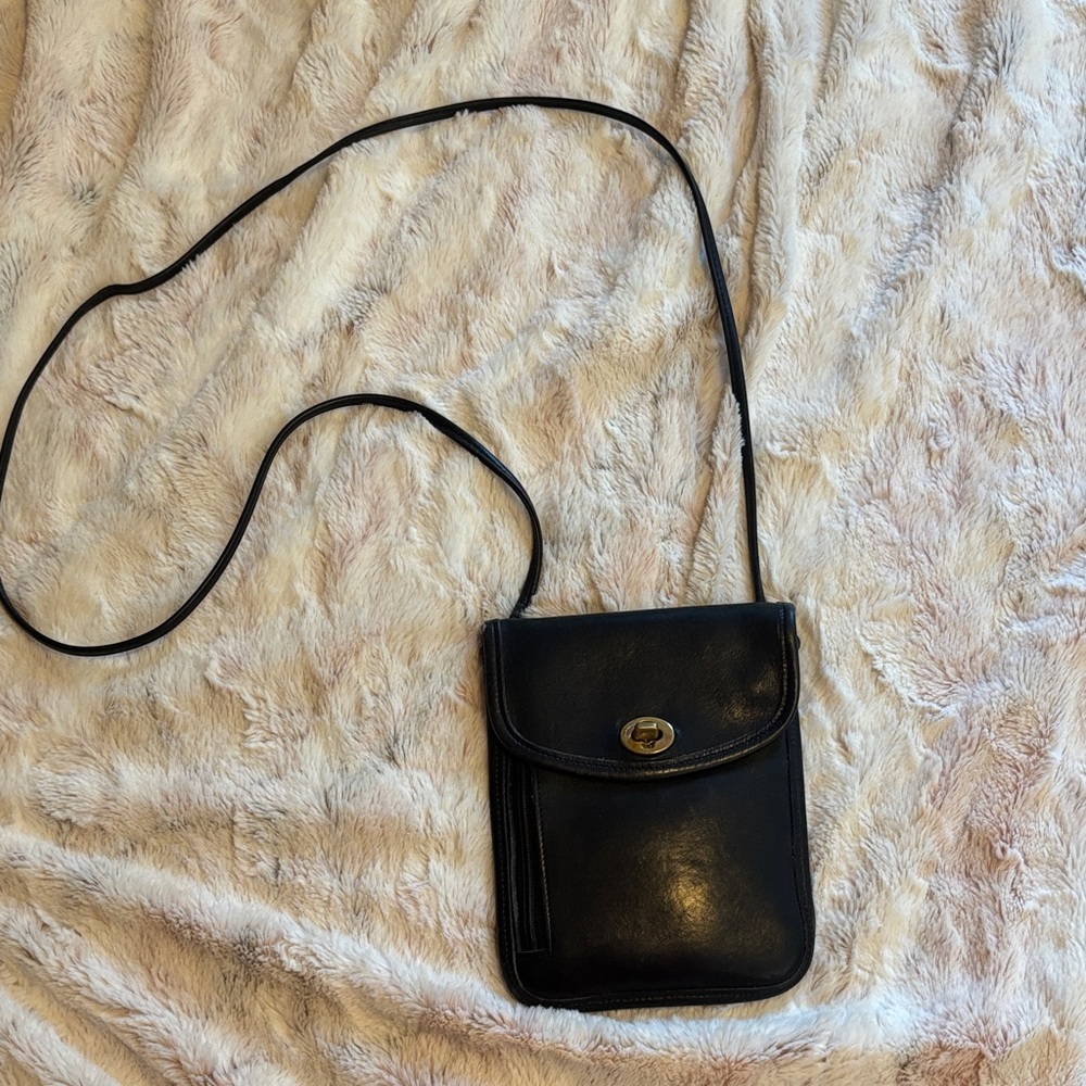 RARE! Vintage COACH! Small Black Leather Crossbody Bag